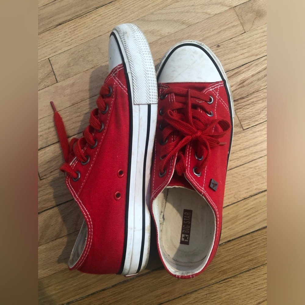 Great red shoes size US 8